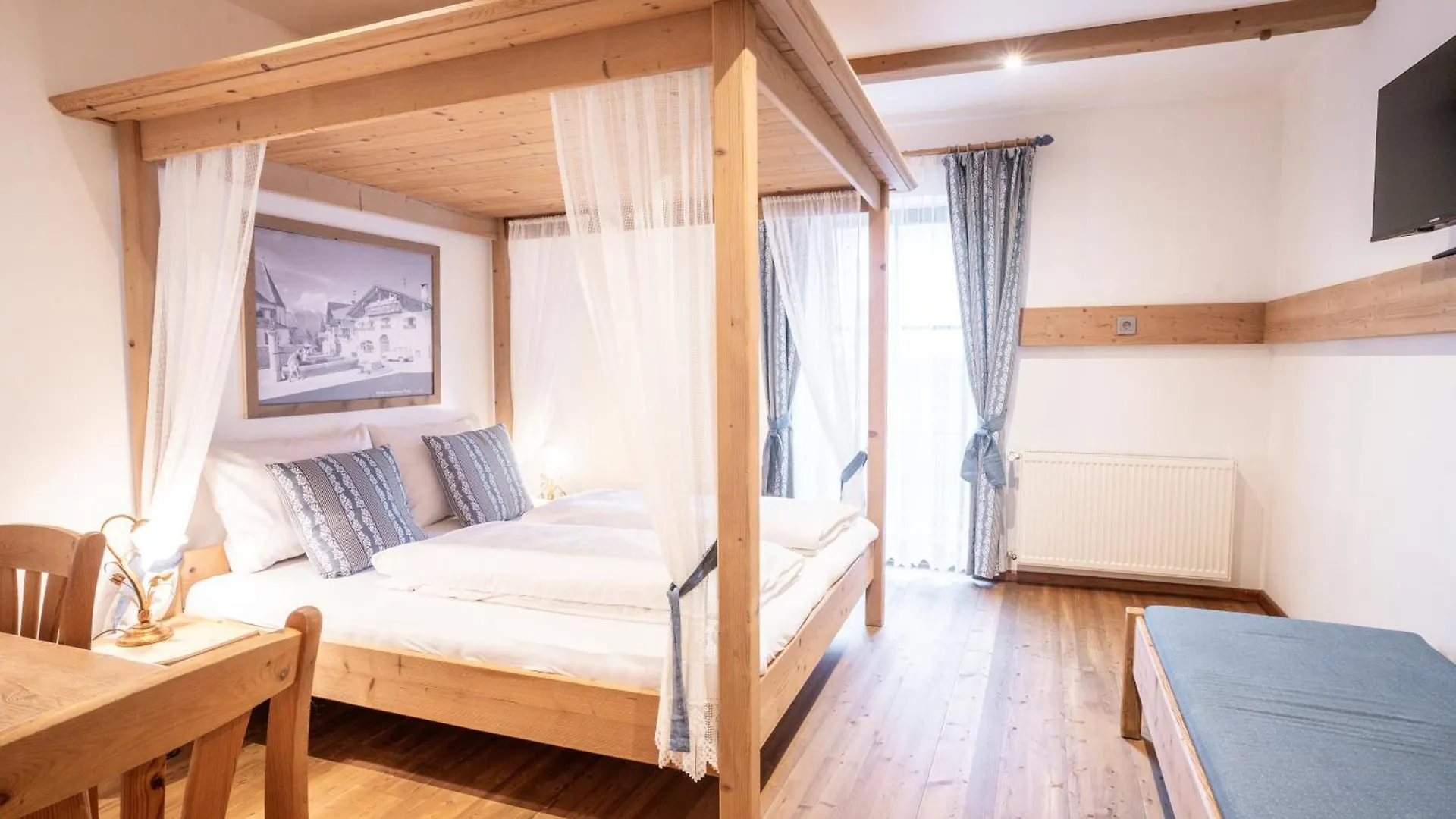 Stauders Zimmer Und Ferienwohnungen Mutters Bed & Breakfast