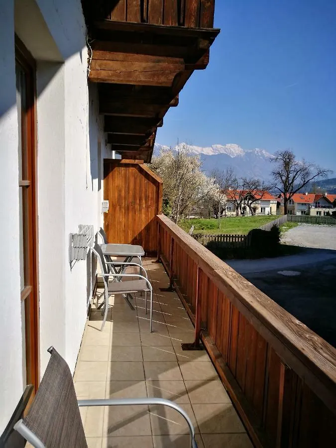 Stauders Zimmer Und Ferienwohnungen Mutters Bed & Breakfast