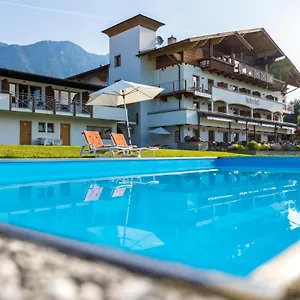 Huberhof *** Rum
